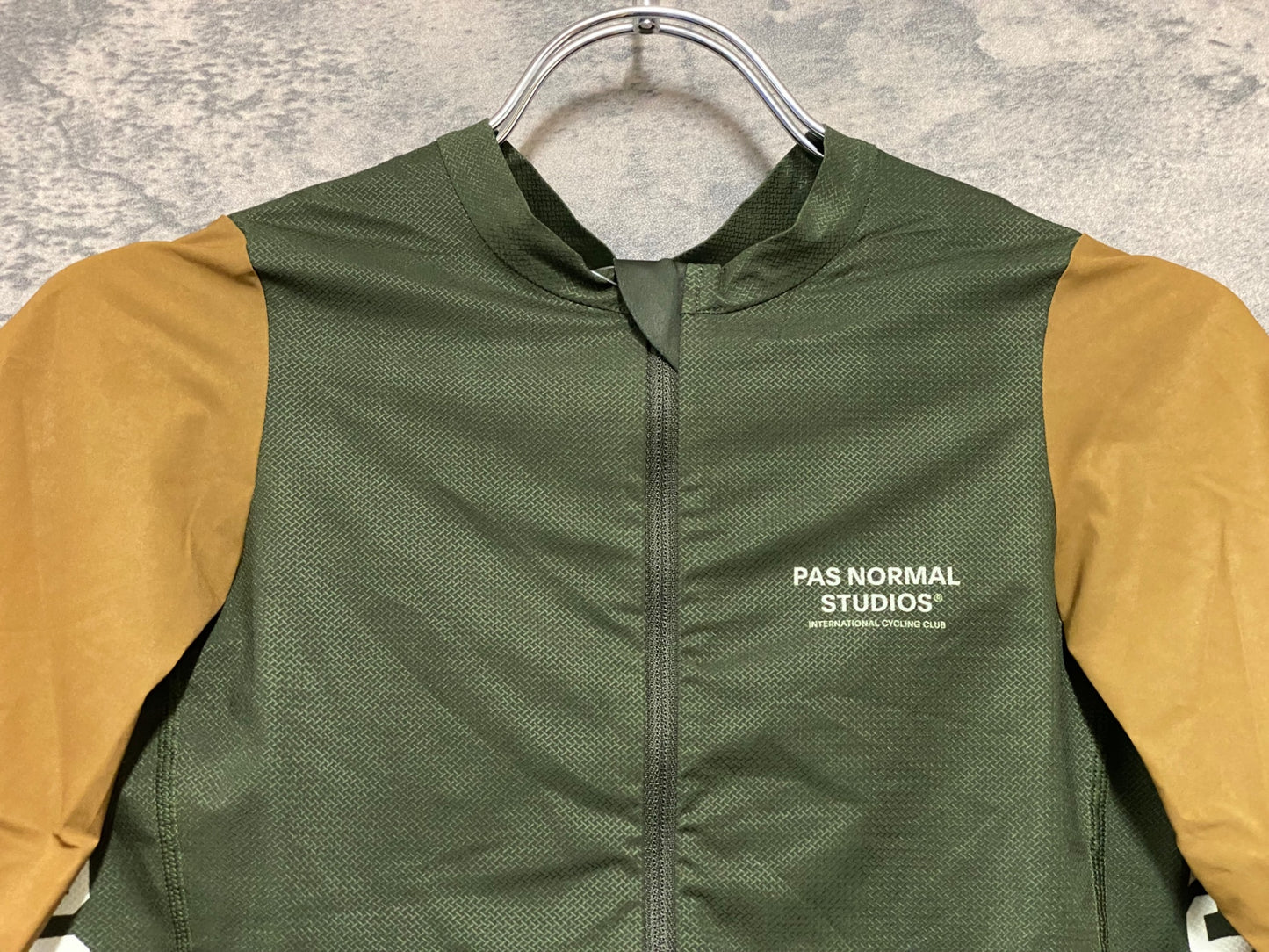 JC432 パスノーマルスタジオ Pas Normal Studios | Solitude Mid Summer Jersey 半袖 サイクルジャージ オリーブ S