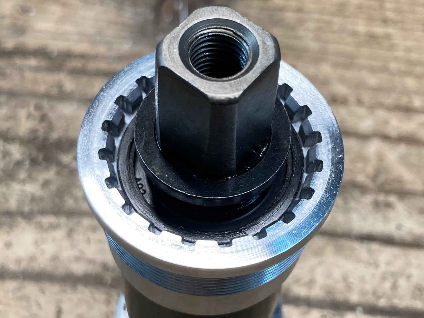 IJ988 シマノ SHIMANO BB-UN300 ボトムブラケット スクエア