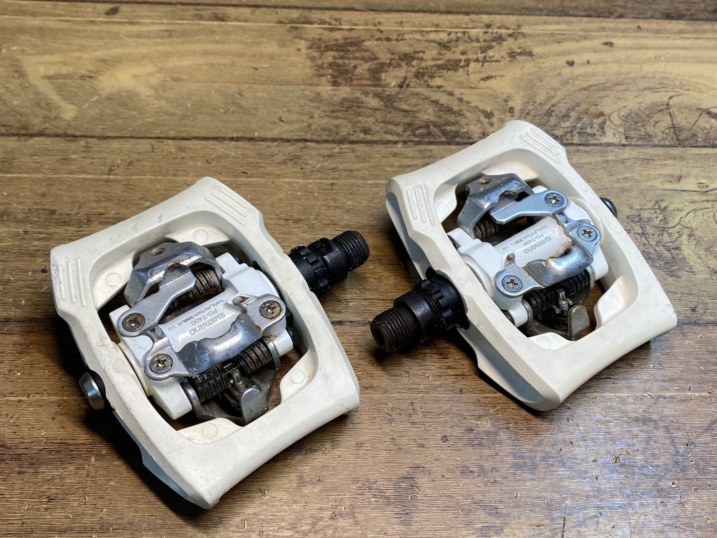 IZ017 シマノ SHIMANO PD-T400 ビンディングペダル 両面 SPD 白