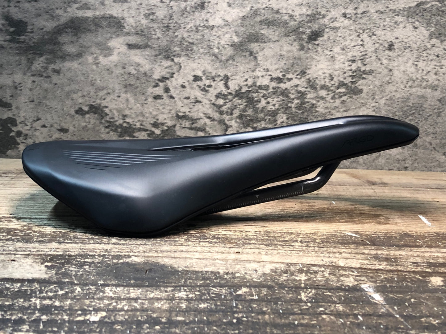 JC173 フィジーク fizik ヴェント VENTO ARGO R1 サドル 黒 カーボンレール 150mm