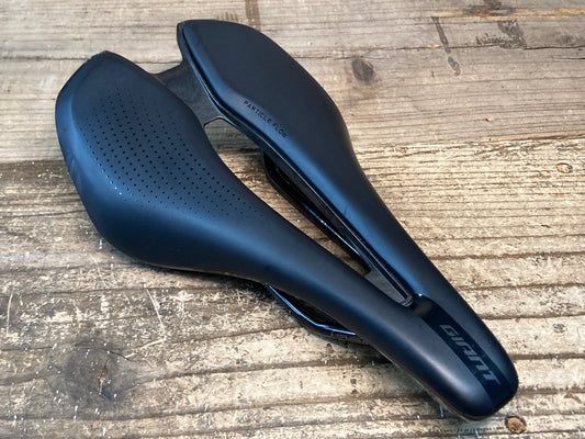 IY771 ジャイアント GIANT FLEET SL PARTICLE FLOW サドル 黒 SSTレール 145mm