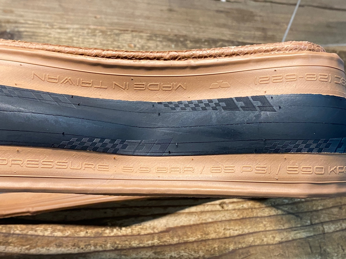 IR402 アメリカンクラシック AMERICAN CLASSIC TIMEKEEPER ULTRALIGHT ROAD TIRE クリンチャータイヤ 700x28c 茶