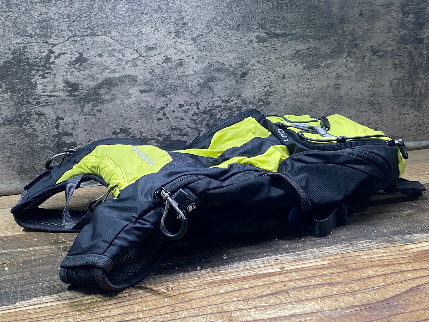 IT942 シマノ SHIMANO U-10 バックパック 黒 黄色