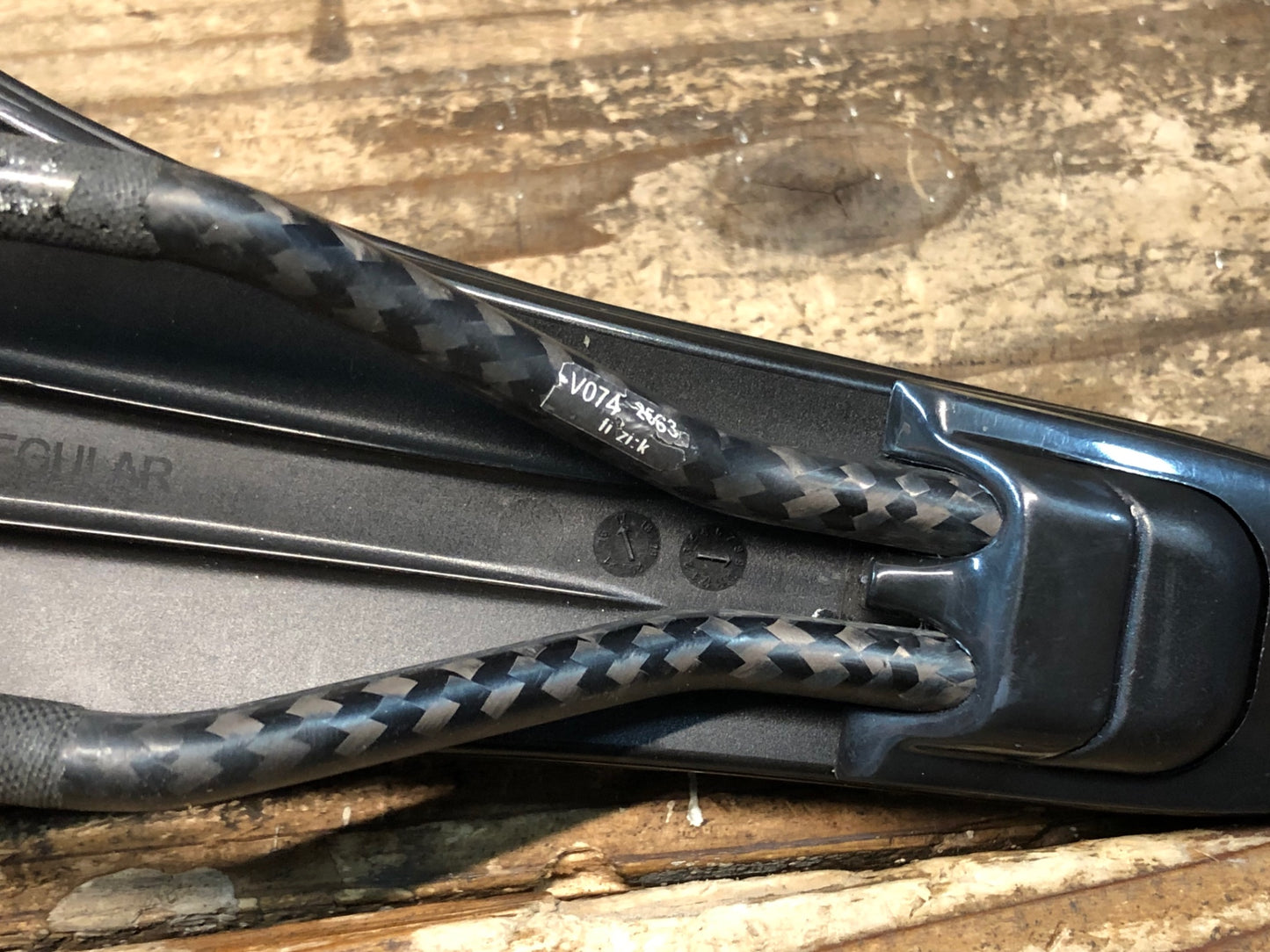 IZ081 フィジーク fizik ARIONE R1 VERSUS EVO サドル 黒 カーボンレール ※プレート欠品