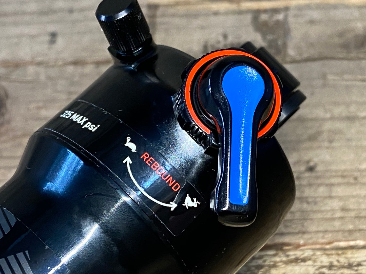 IR818 ロックショックス ROCKSHOX DELUXE RT3 210x10mm リアサスペンション リアショック