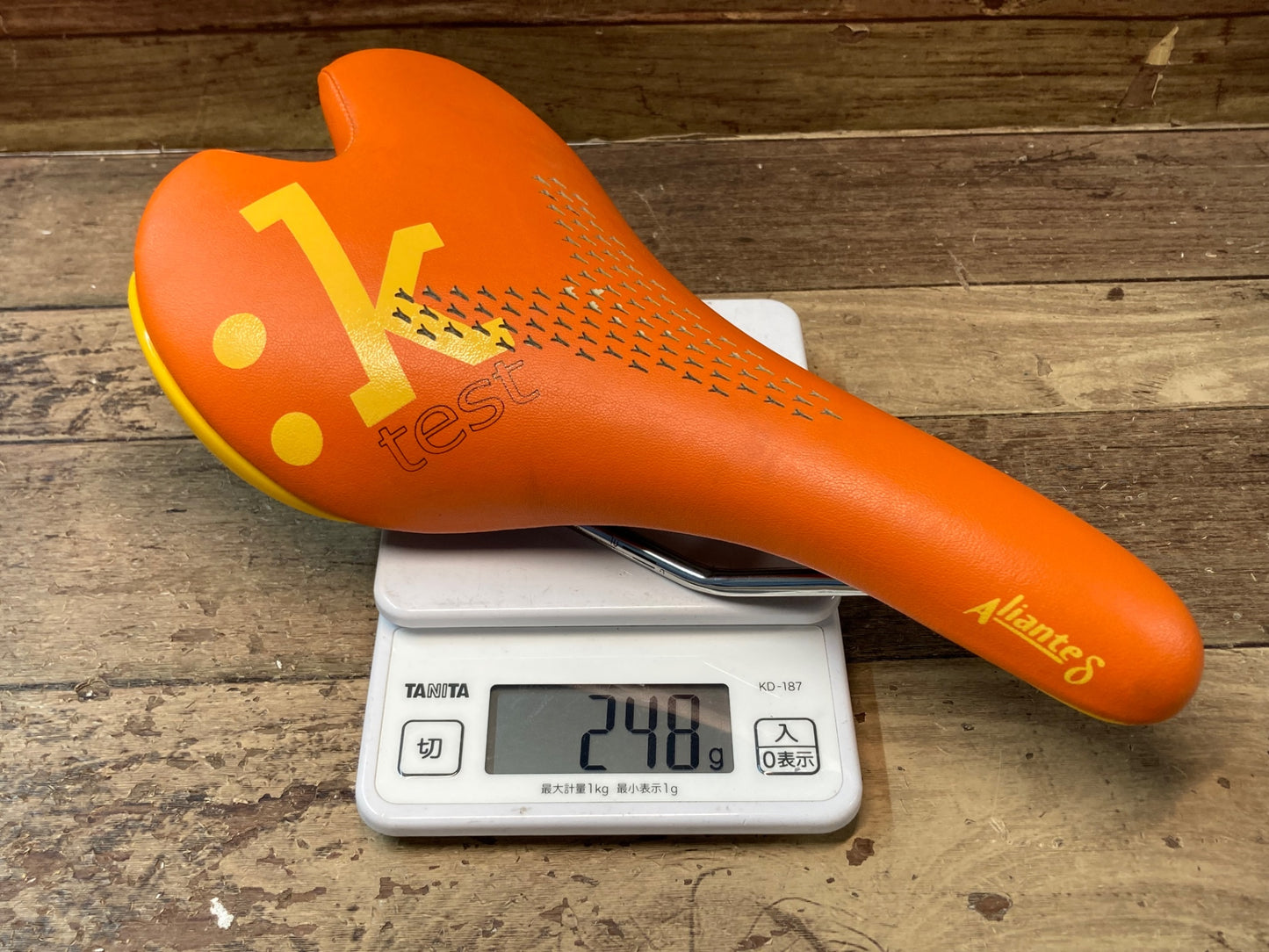 IL834 フィジーク fizik ALIANTE δ R3 サドル オレンジ TEST kium レール