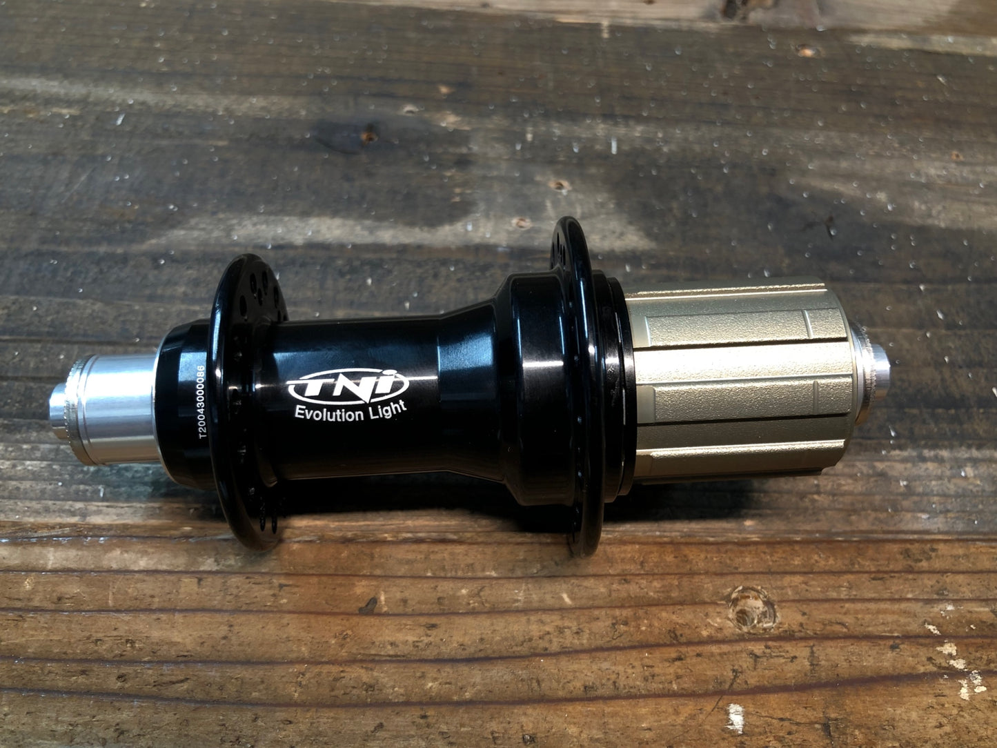 IP577 TNi Evolution Light フリーハブ シマノ11S対応 32H