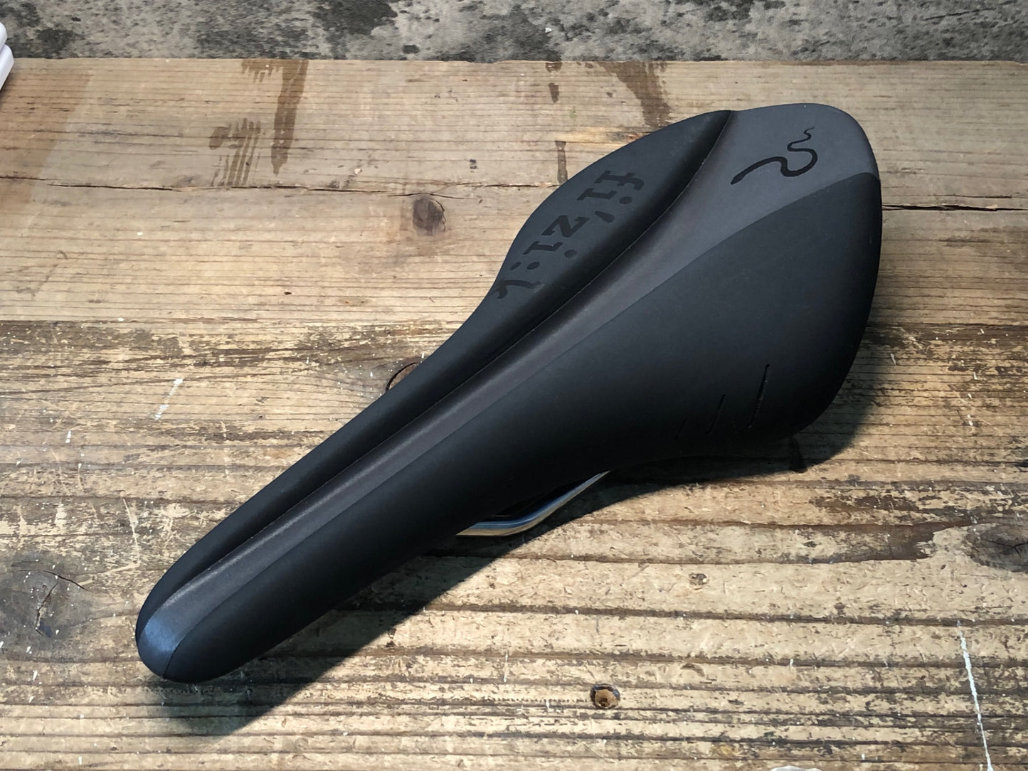 JD057 フィジーク fizik アリオネ ARIONE VSX サドル kiumレール 実測133mm
