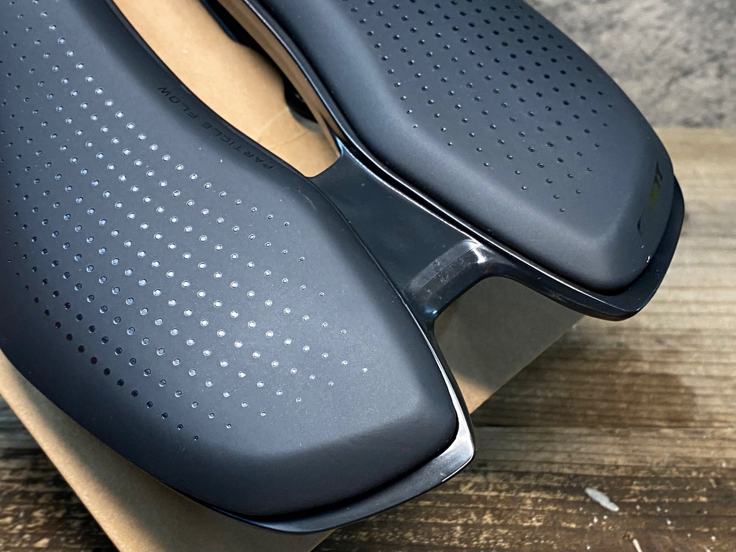 IV997 ジャイアント GIANT APPROACH サドル 黒 クロモリ 145mm