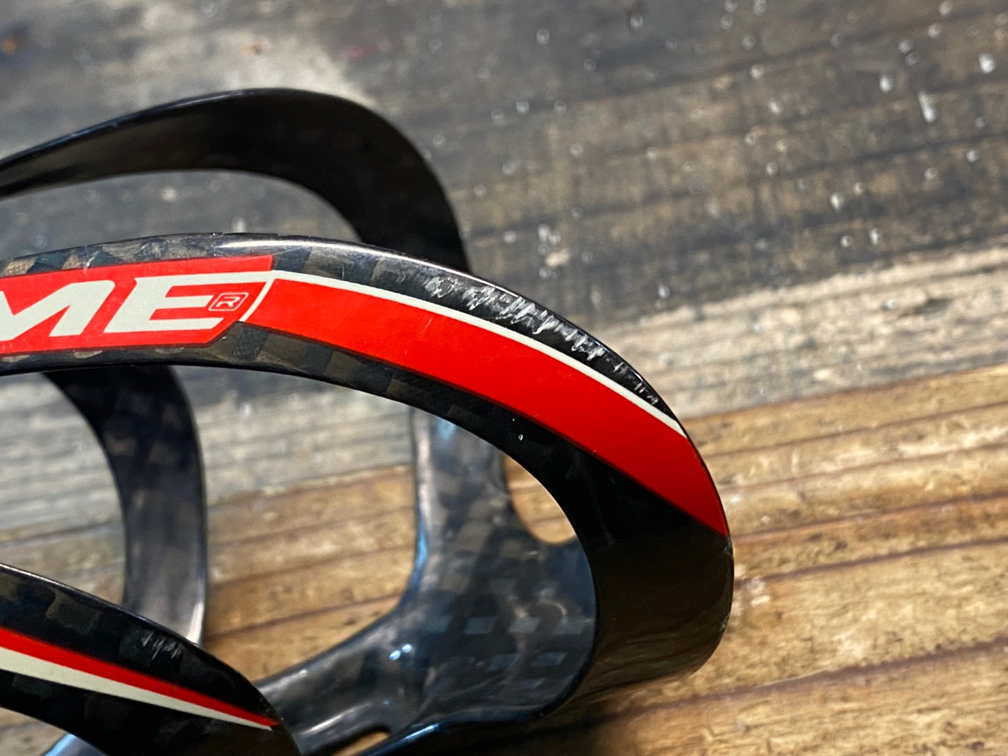 IS495 タイム TIME カーボン ボトルケージ 赤黒