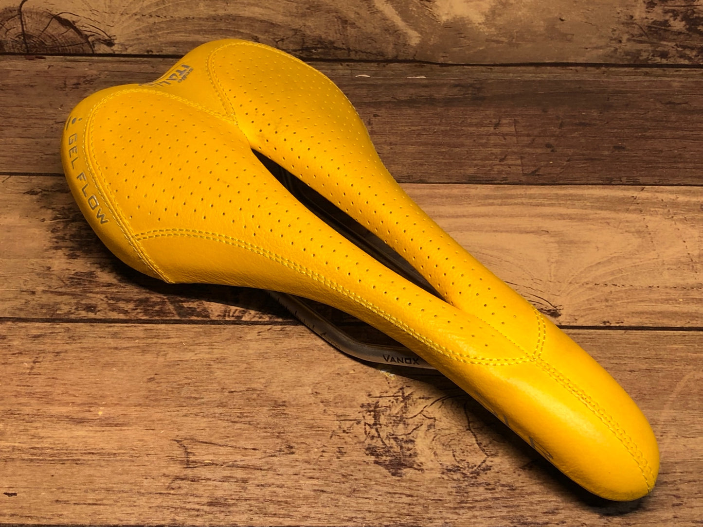 IJ070 セライタリア selle italia SLR GEL FLOW サドル VANOXレール 黄色