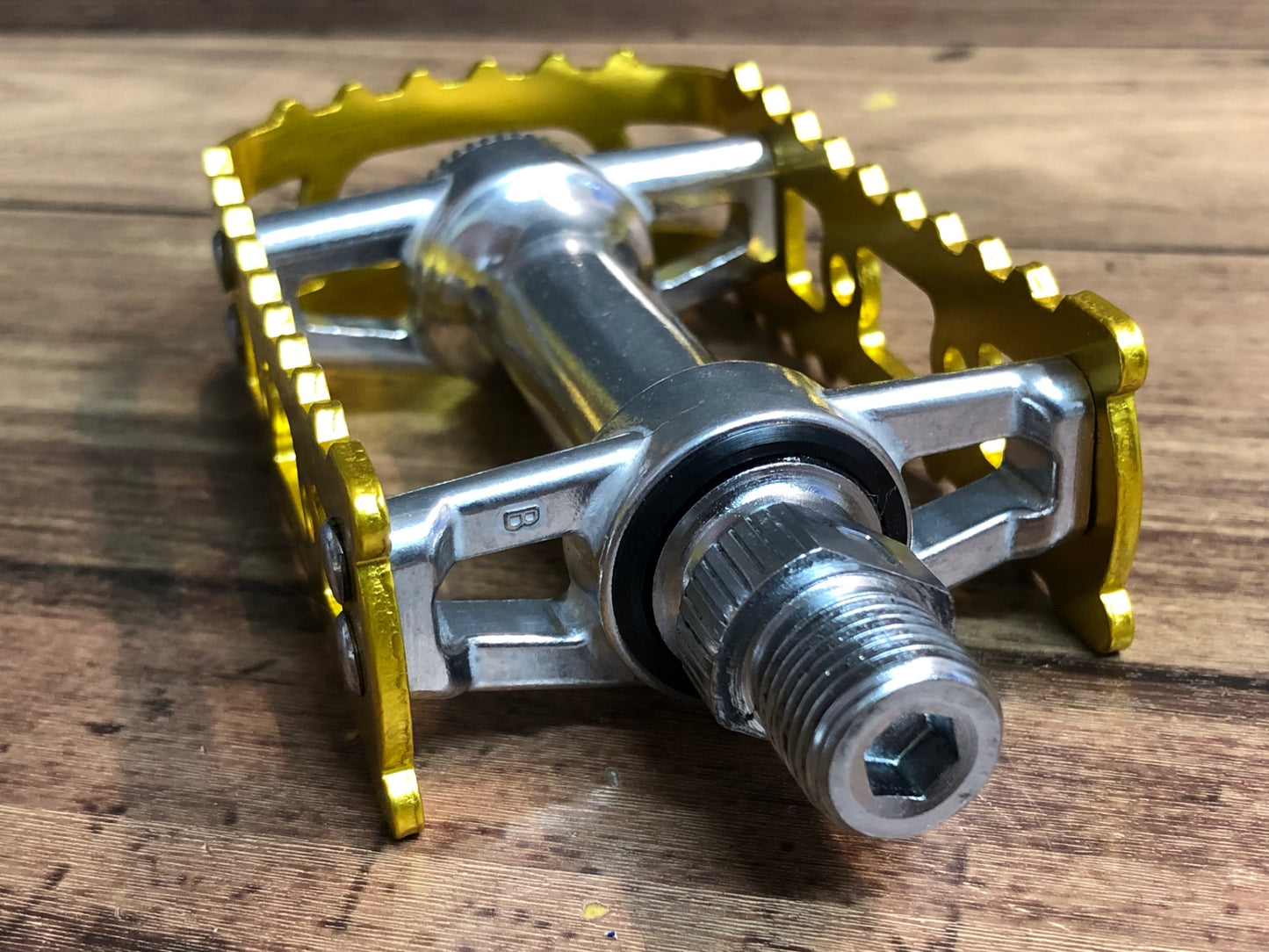 IQ621 三ヶ島 MKS BM-7 フラットペダル ゴールド 未使用品