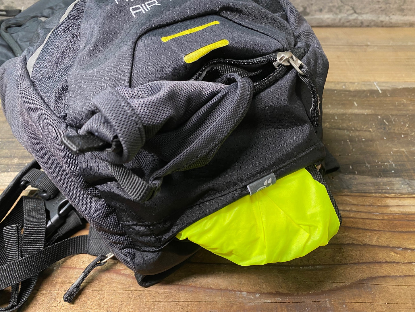 IQ988 ドイター deuter レース Race EXP AIR 14+3 リュック バックパック 黒