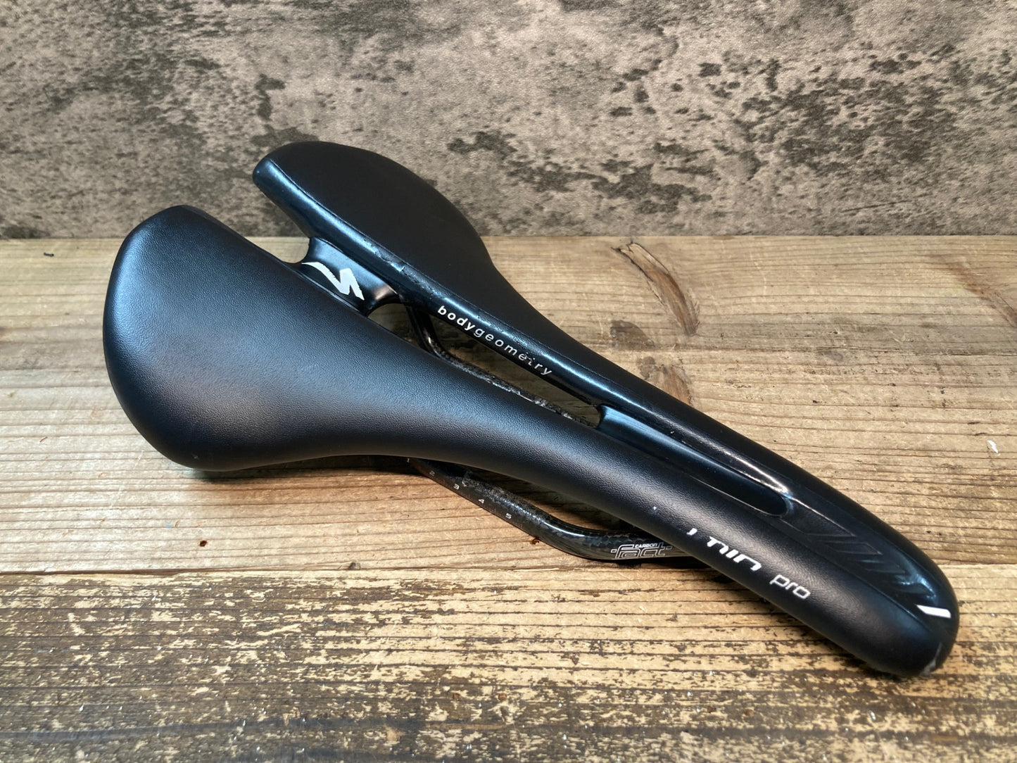 JD180 スペシャライズド SPECIALIZED ローミン ROMIN PRO サドル 黒 カーボンレール