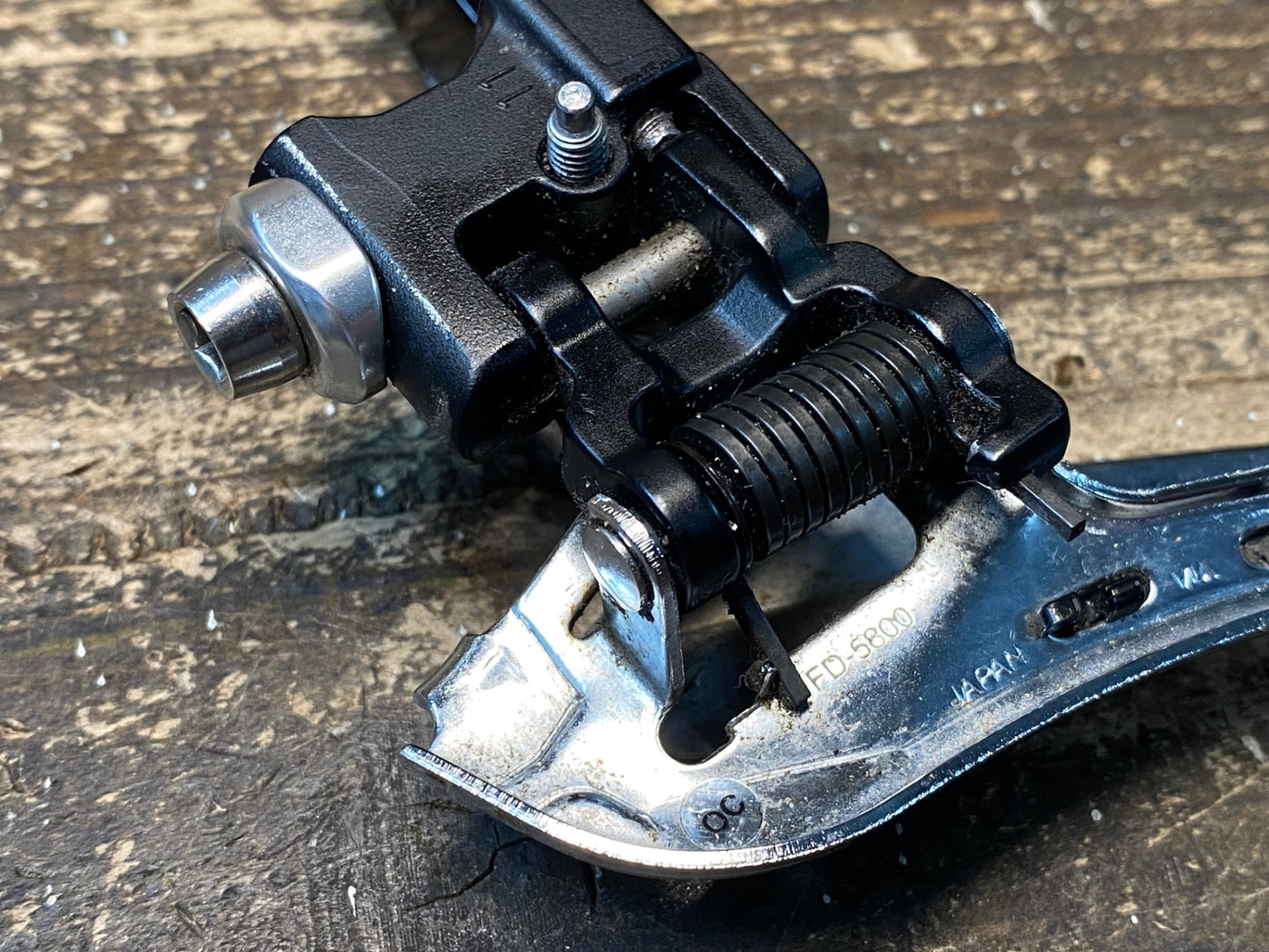 IV175 シマノ SHIMANO 105 FD-5800 フロントディレイラー 2S 直付