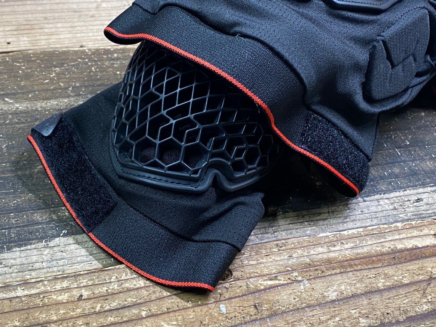 IQ857 ダイネーゼ DAINESE エルボープロテクター 黒 L