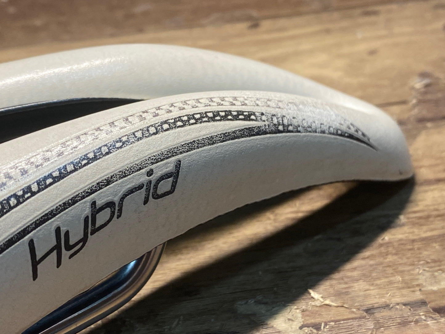 IF574 セラ SELLE SMP HYBRID サドル スチールレール 白 140mm