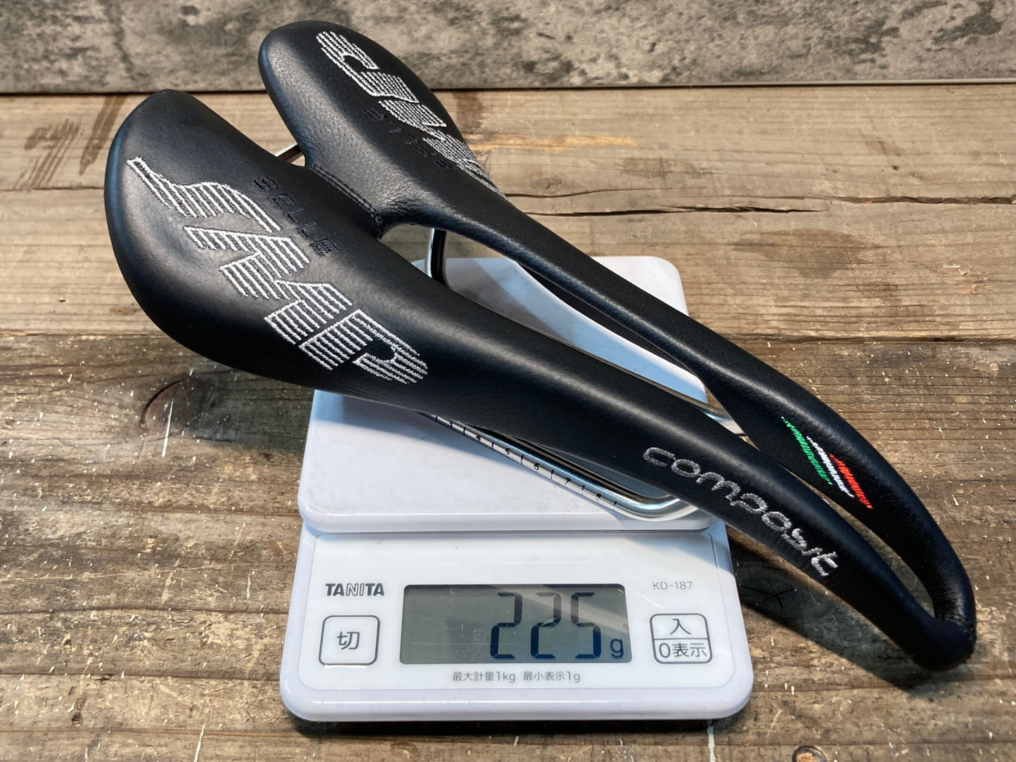 IQ539 SELLE SMP composit サドル 黒