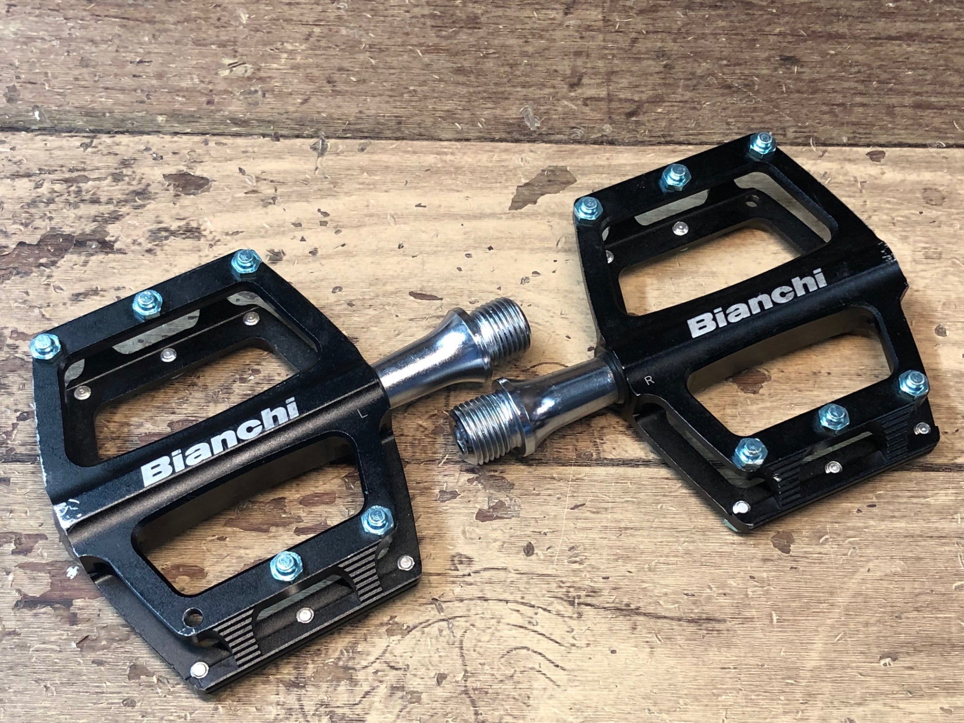 IE788 ビアンキ Bianchi フラットペダル 黒 チェレステ – BICI