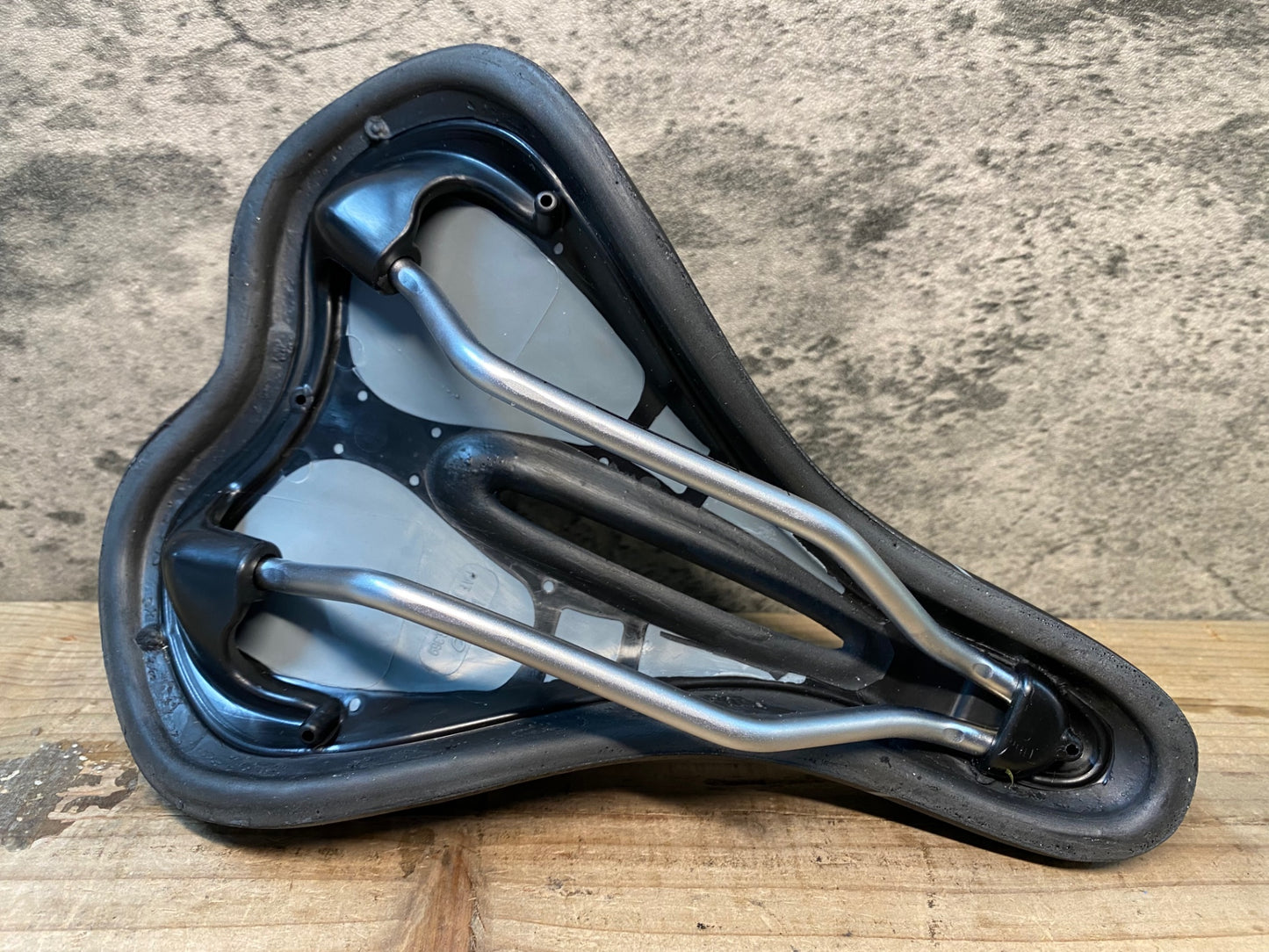 IW006 ヴェロ VELO Swan 0 GEL サドル 黒 クロモリ