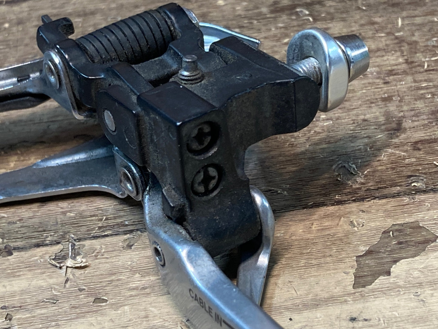 IL837 シマノ SHIMANO 105 FD-5800 フロントディレイラー 2S 直付け シルバー