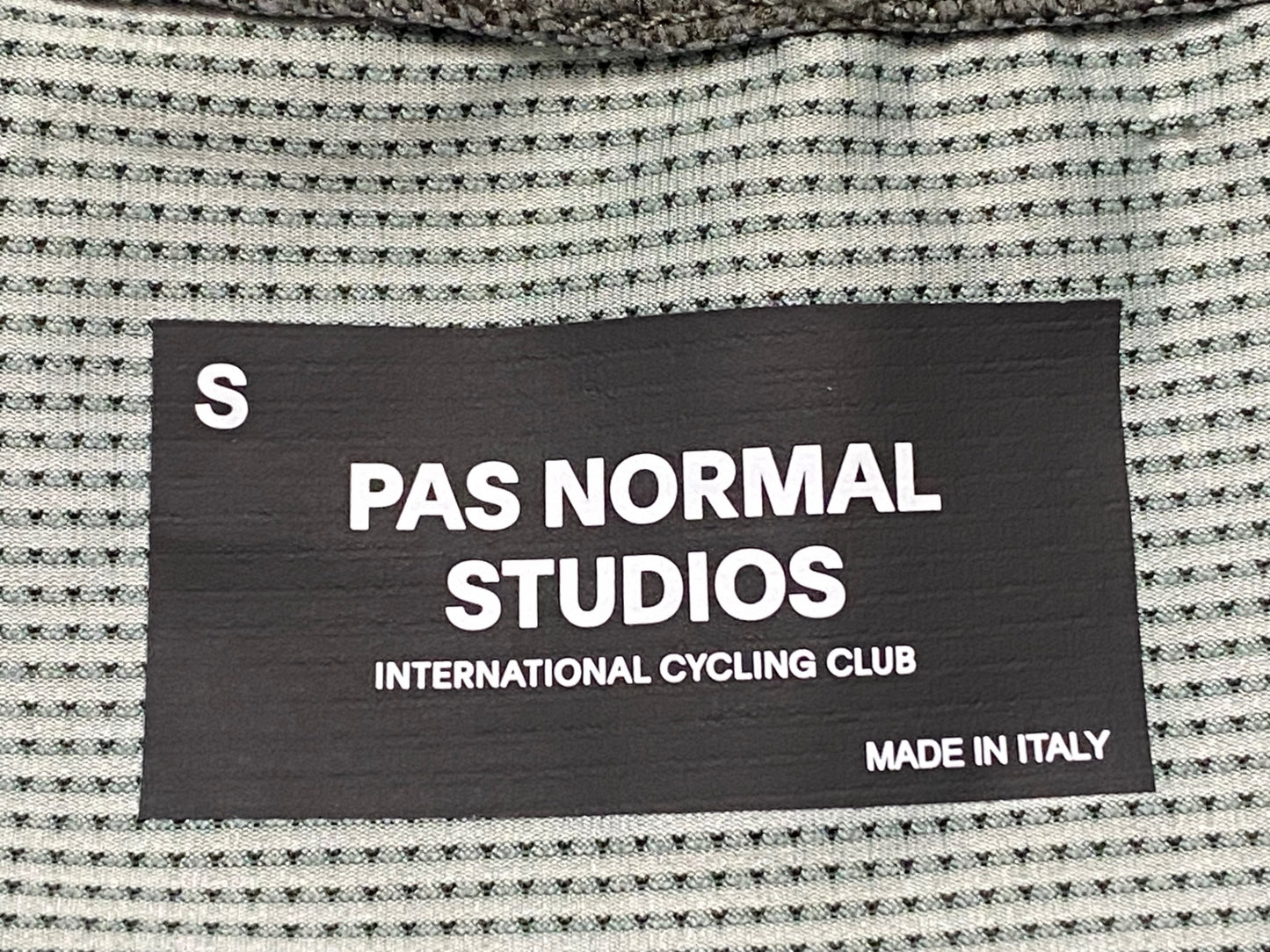 JC405 パスノーマルスタジオ Pas Normal Studios | Men's Mechanism Jersey 半袖 サイクルジャージ ダークオリーブ S
