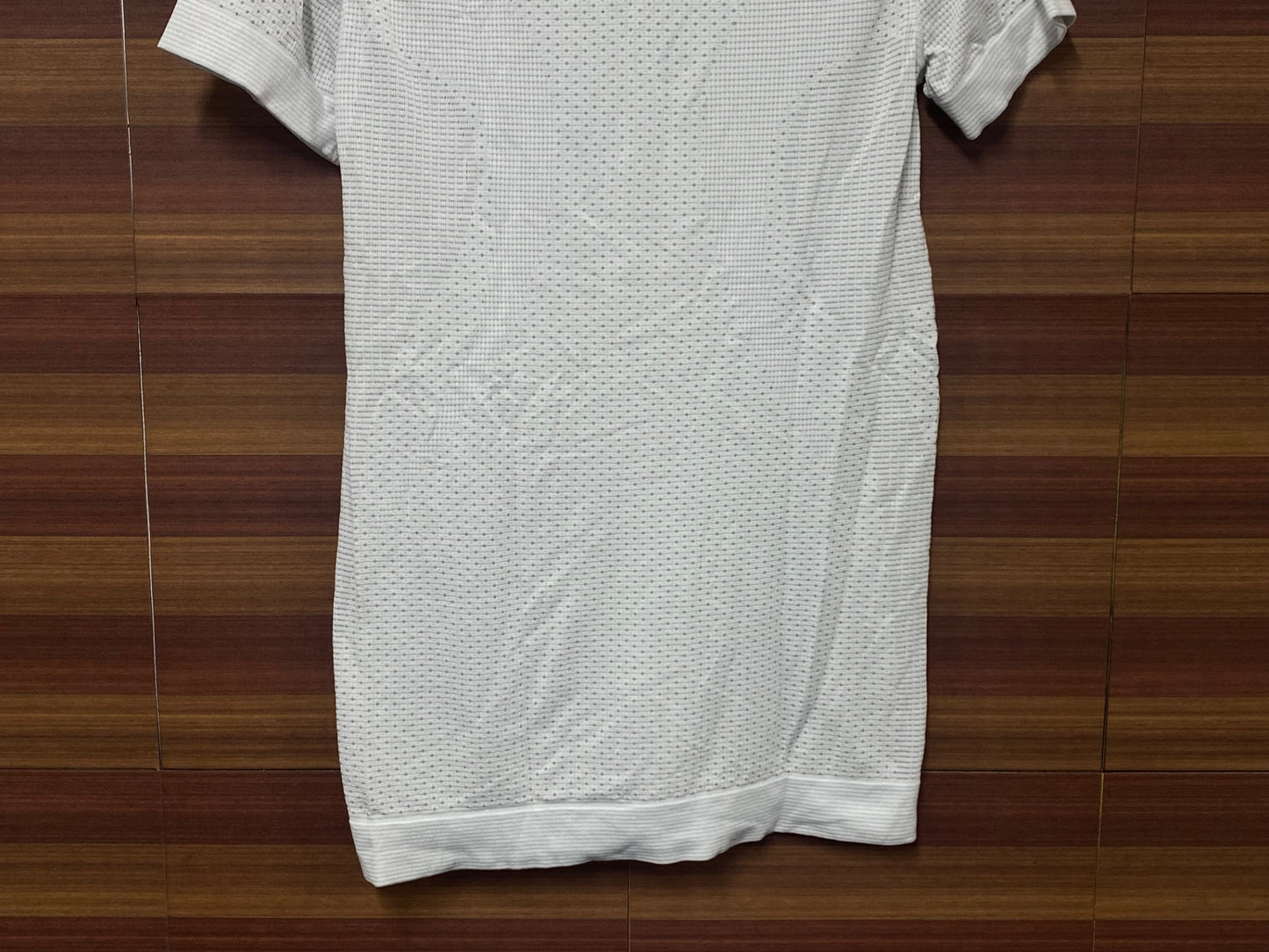 IS022 ピセイ PISSEI 半袖 べースレイヤー 白 サイズ不明