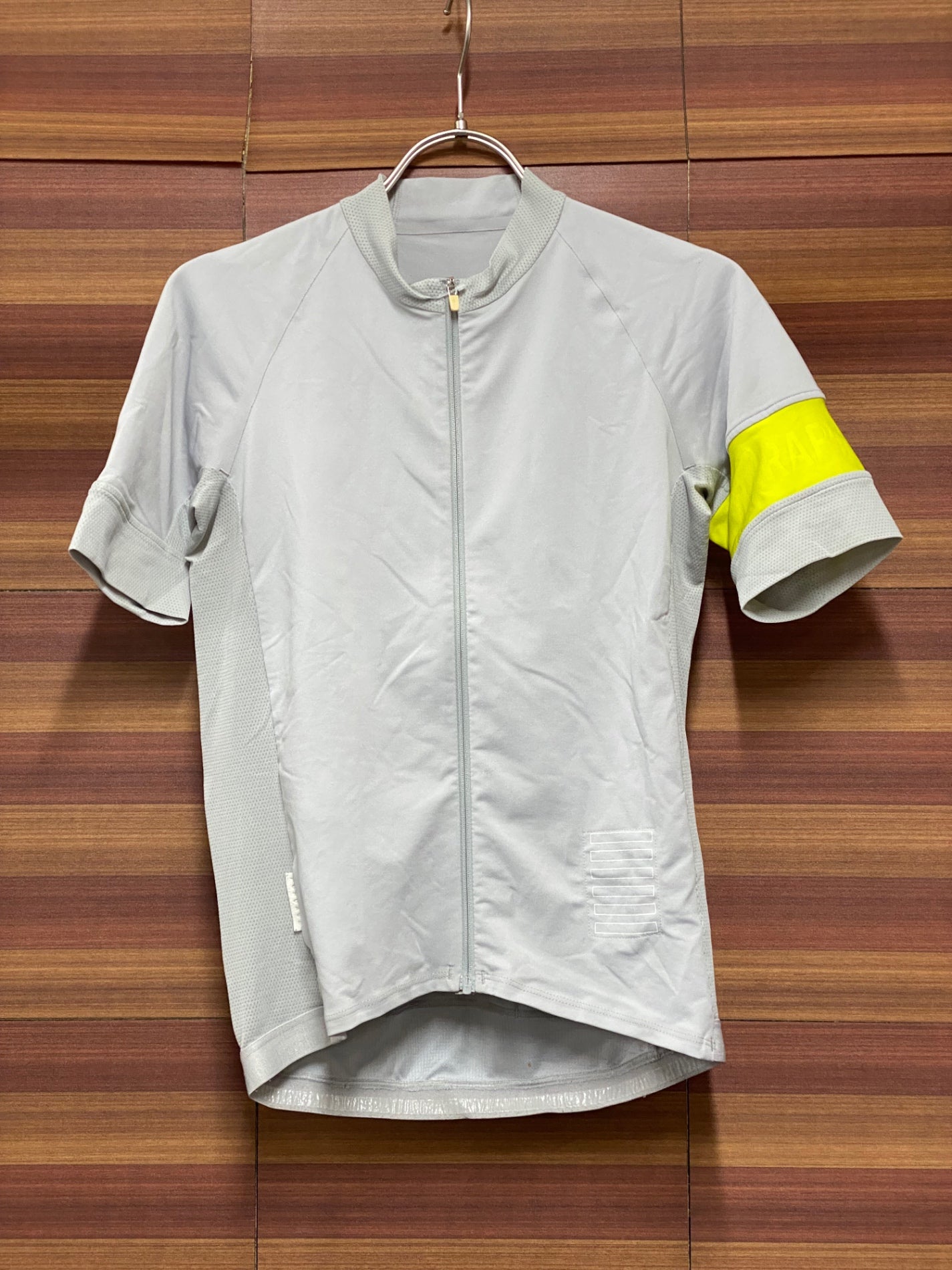 IV198 ラファ Rapha PRO TEAM 半袖サイクルジャージ グレー S 日焼け 汚れ 裾ゴム伸び