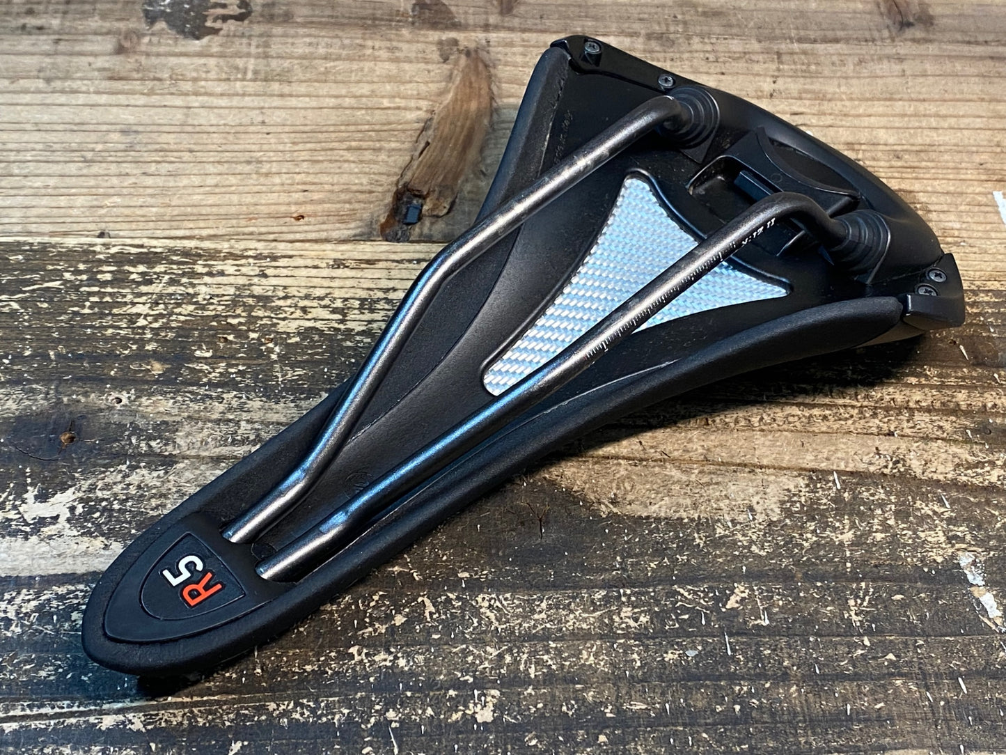 JA602 フィジーク fizik アリアンテ ALIANTE R5 サドル 黒 実測136mm KIUMレール