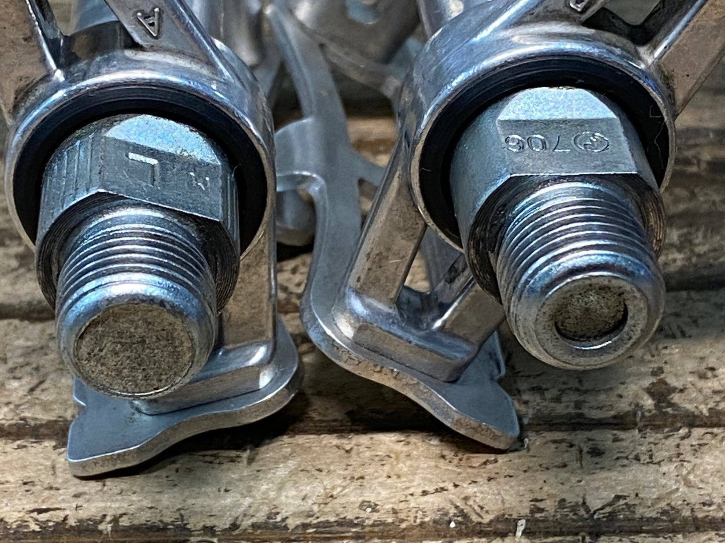 IZ291 三ヶ島 MKS シルバン ロード SYLVAN TRACK フラットペダル シルバー トゥクリップつき