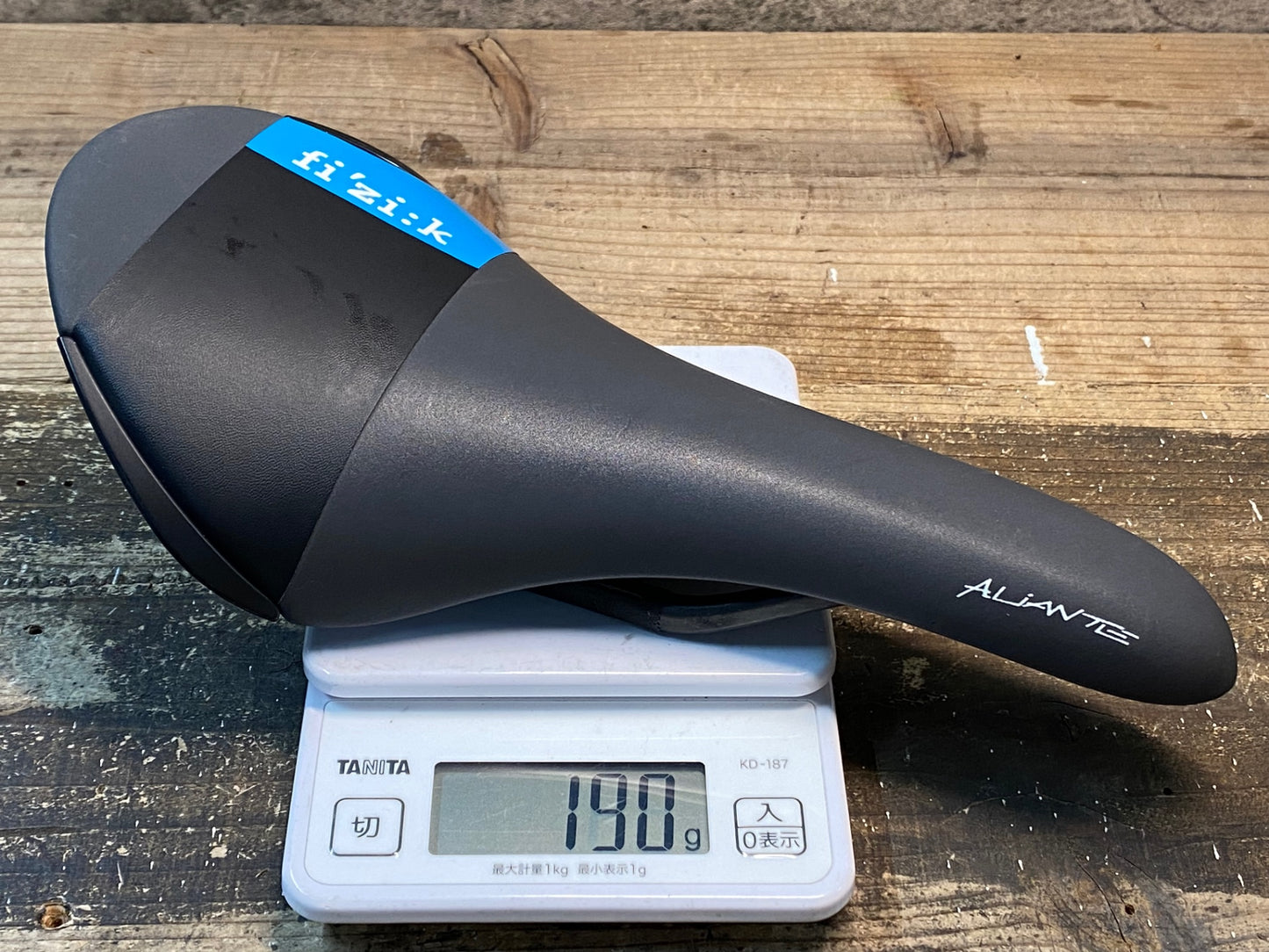 IX445 フィジーク fizik アリアンテ ALIANTE R3 サドル カーボンレール 黒青