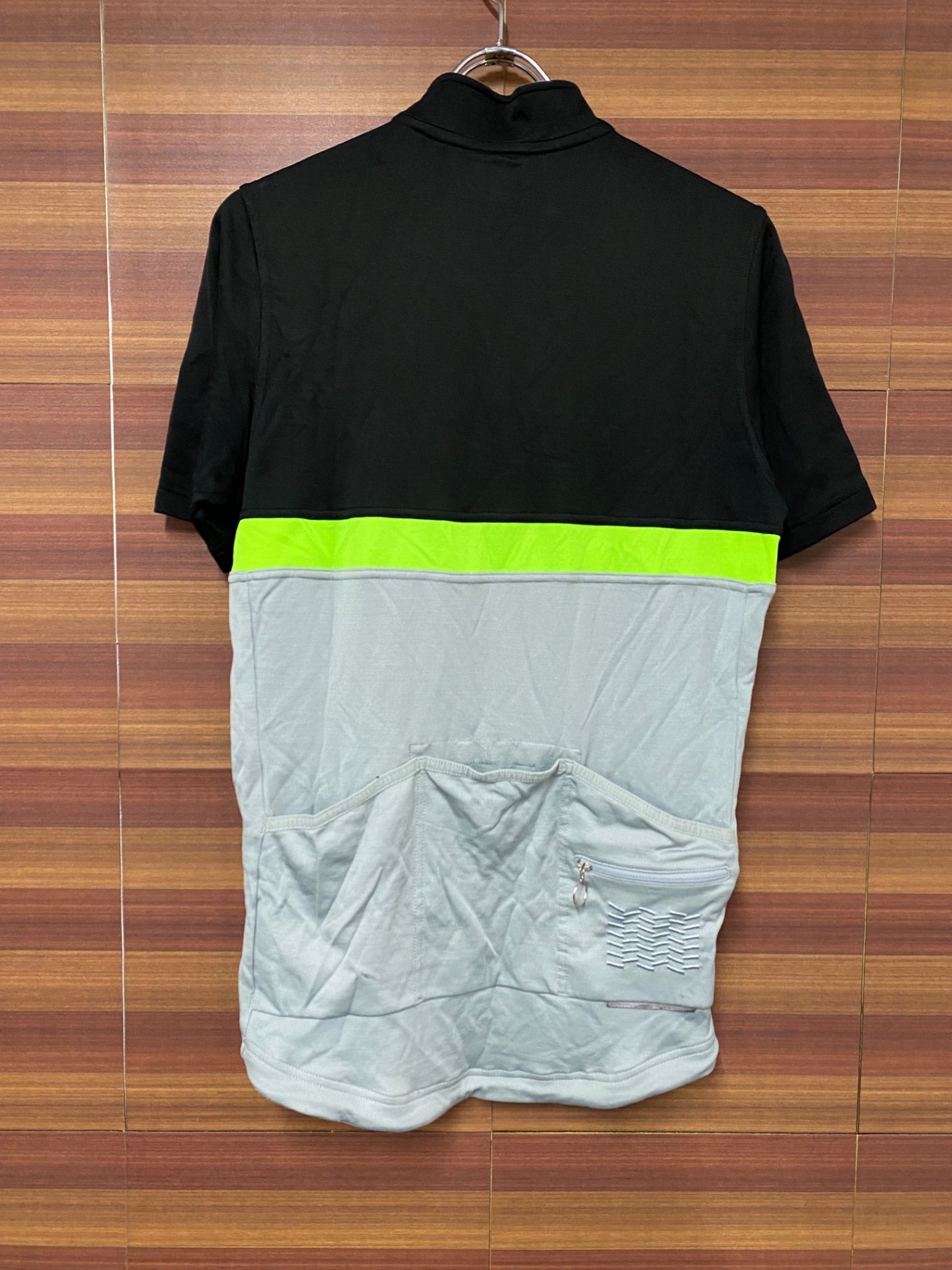 IN613 ラファ Rapha CLUB JERSEY 半袖 サイクルジャージ グレー 黒 黄緑 L ※ほつれ