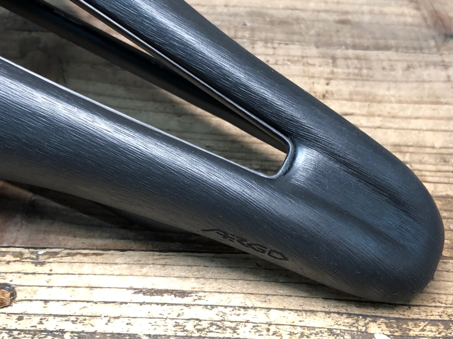 JB741 フィジーク fizik ヴェント Vento ARGO 00 Mobius カーボンレール サドル 黒 140mm