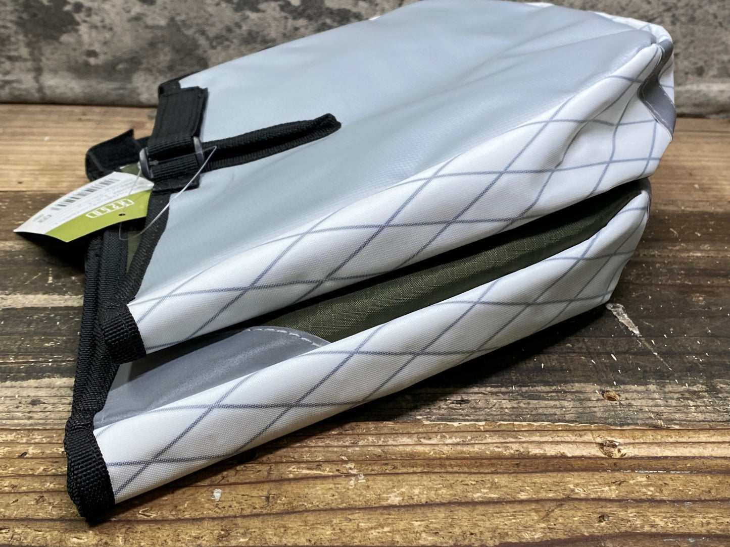 IS909 R250 ハンドルカバー 緑 白  防寒