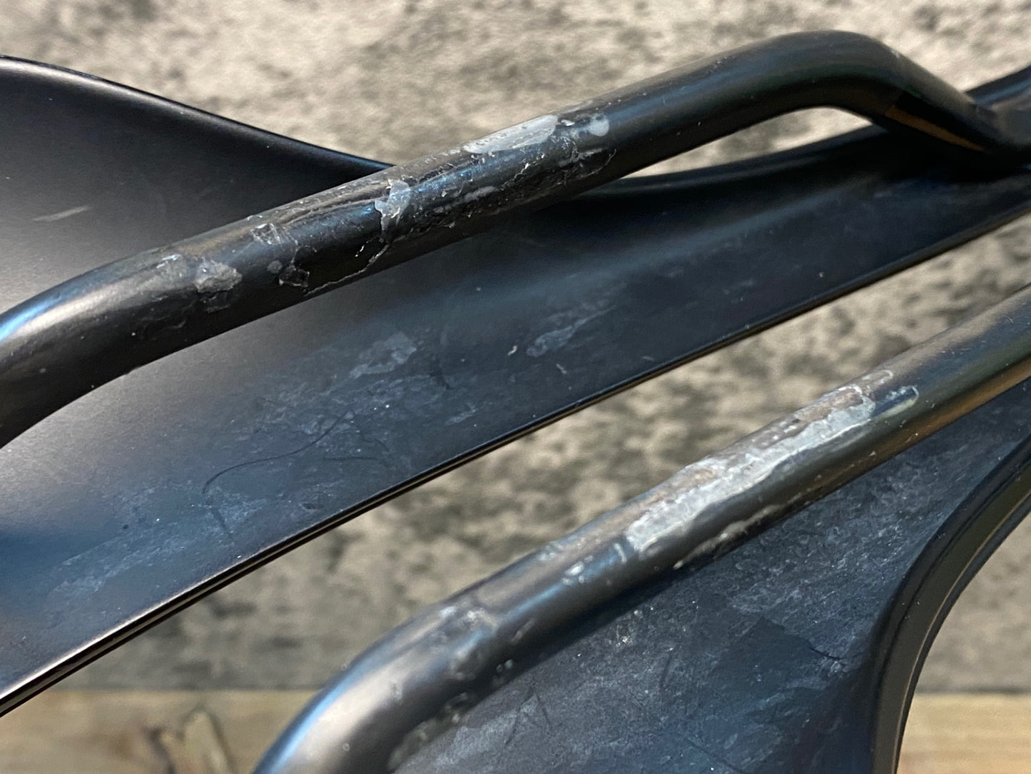 IT831 ボントレガー BONTRAGER AEOLUS PRO サドル 黒 145mm CARBONレール ※加工品、クリア剥がれ大のためジャンク