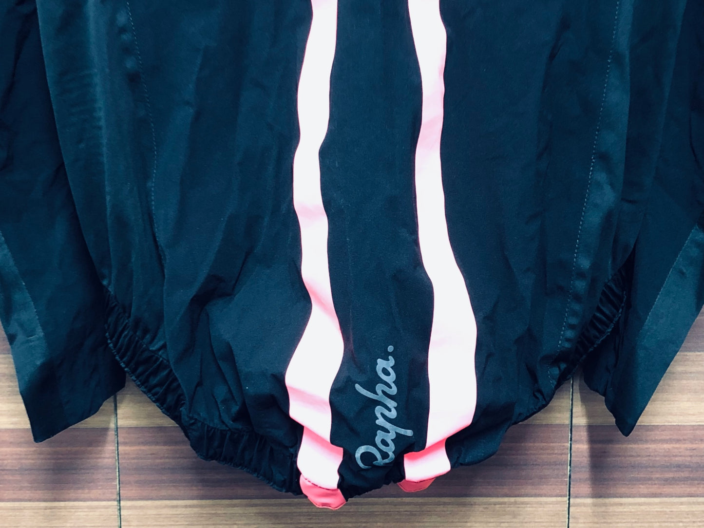 IU890 ラファ Rapha SOUPLESS RACE CAPE 長袖 レインジャケット 黒 S レディース
