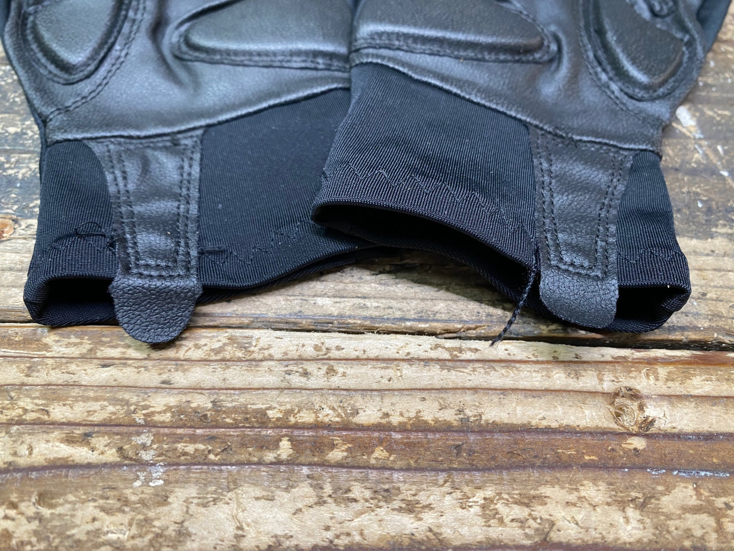 JB090 リオンドカペルミュール Lion de KAPELMUUR 指切り グローブ 黒 XS