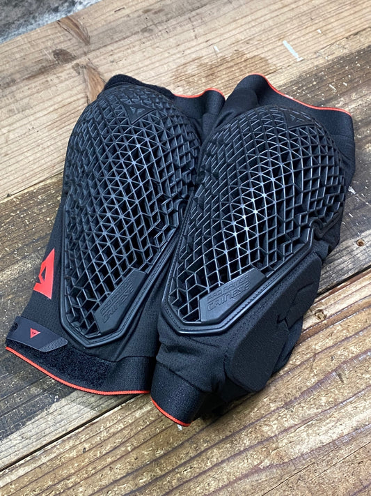 IQ856 ダイネーゼ DAINESE ニープロテクター 黒 L