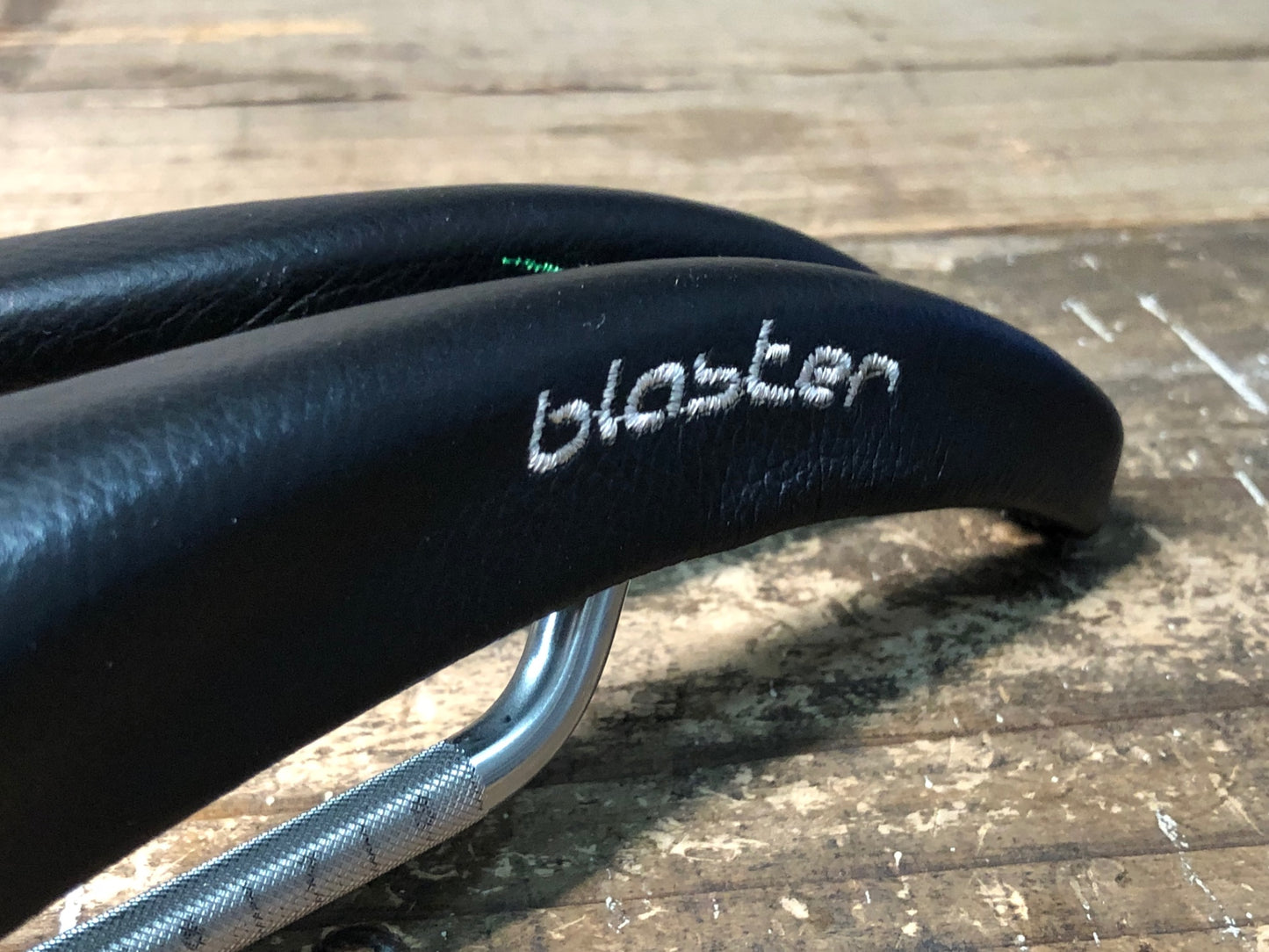 IZ712 selle SMP blaster サドル 黒 130mm aisi 304 tube