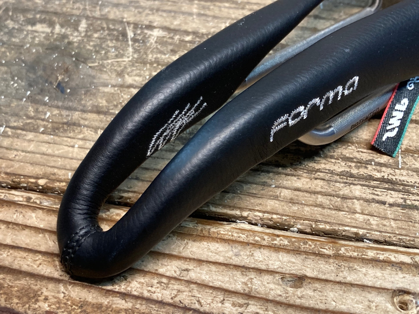 IX982 Selle SMP Forma サドル 黒 ステンレスレール aisi 304 tube