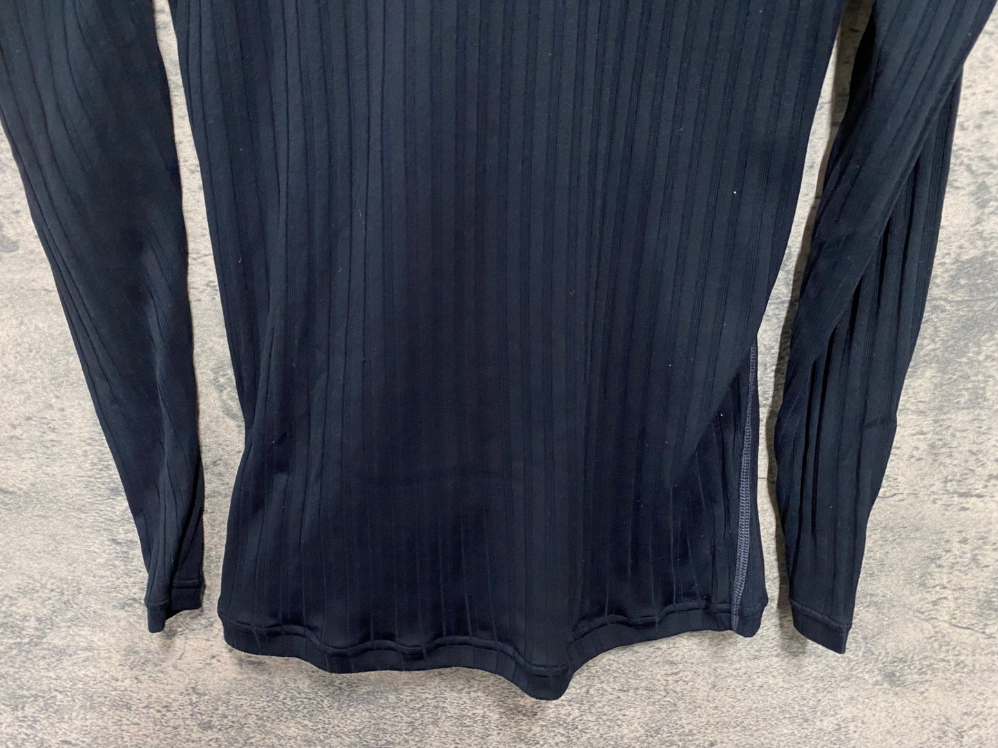 JB088 パールイズミ PEARL iZUMi 長袖 ベースレイヤー 黒 ※サイズ不明