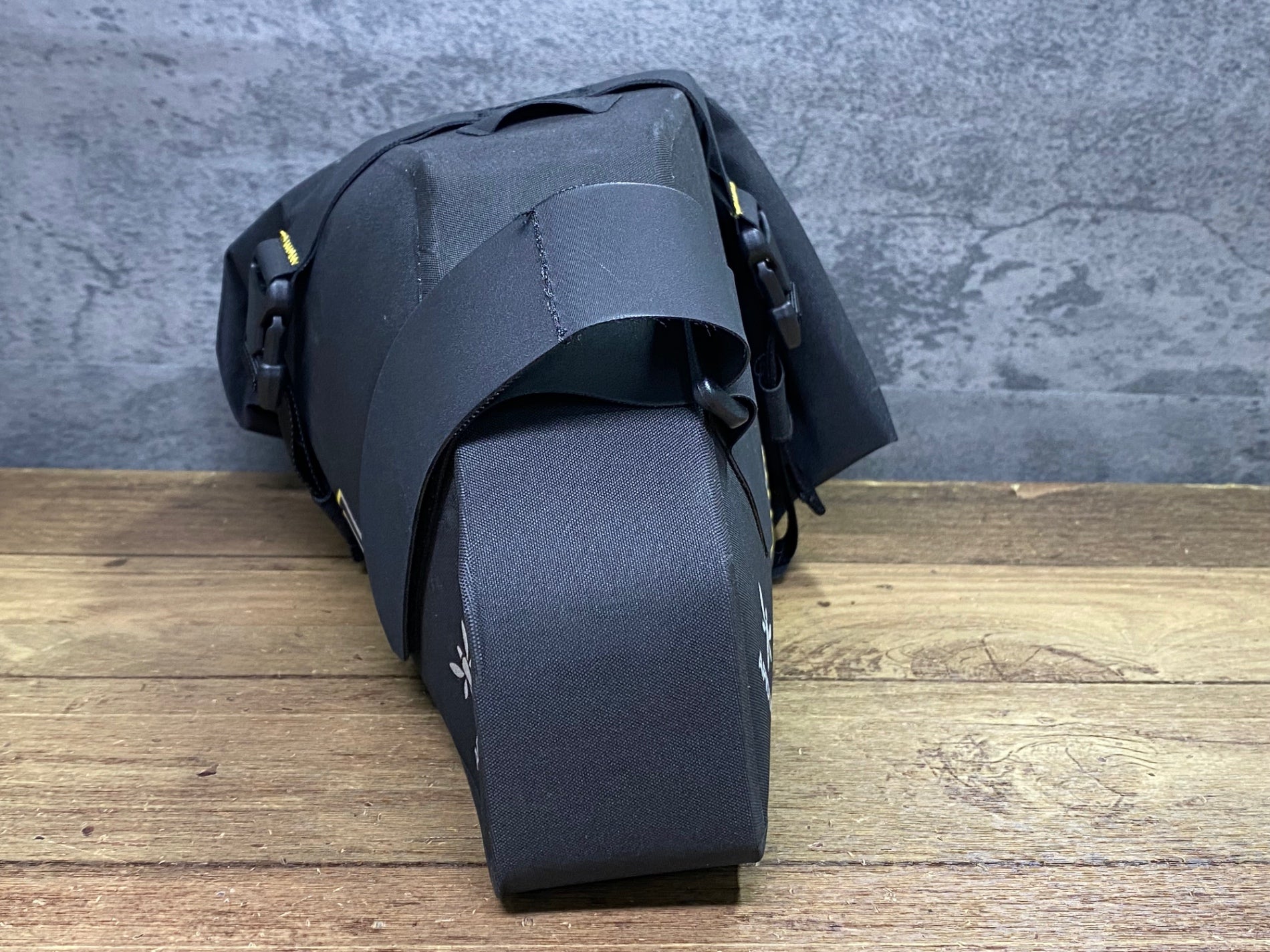 IT876 アピデュラ APIDURA SADDLE PACK サドルバッグ – BICI IT876 アピデュラ APIDURA SADDLE PACK サドルバッグ – BICI