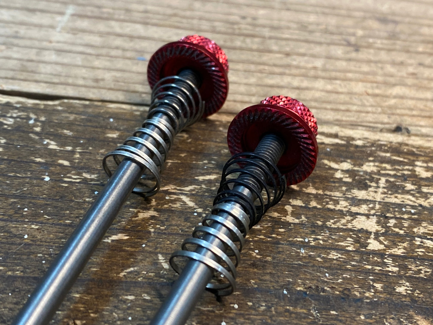 IZ031 ディズナ DIXNA チタンクイックリリース 赤 前後セット