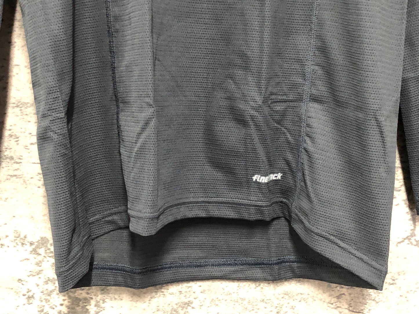 IV920 finetrack 長袖 ベースレイヤー 黒 M