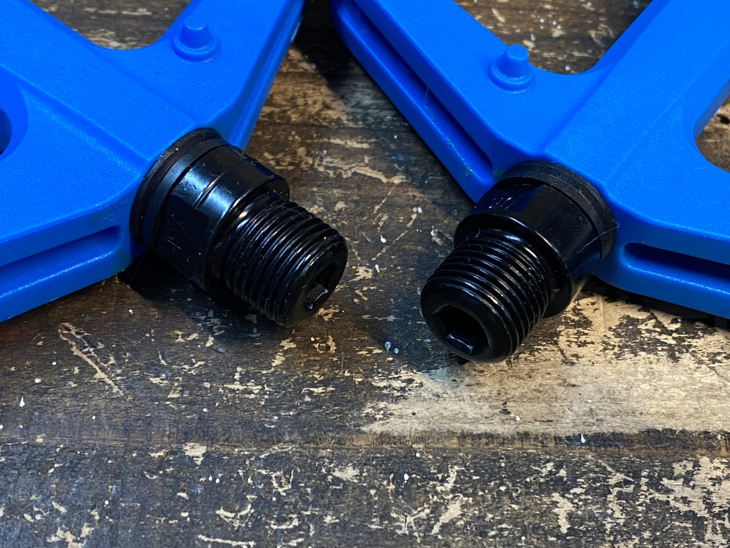 IV843 ジャイアント GIANT PINNER COMP フラットペダル 青