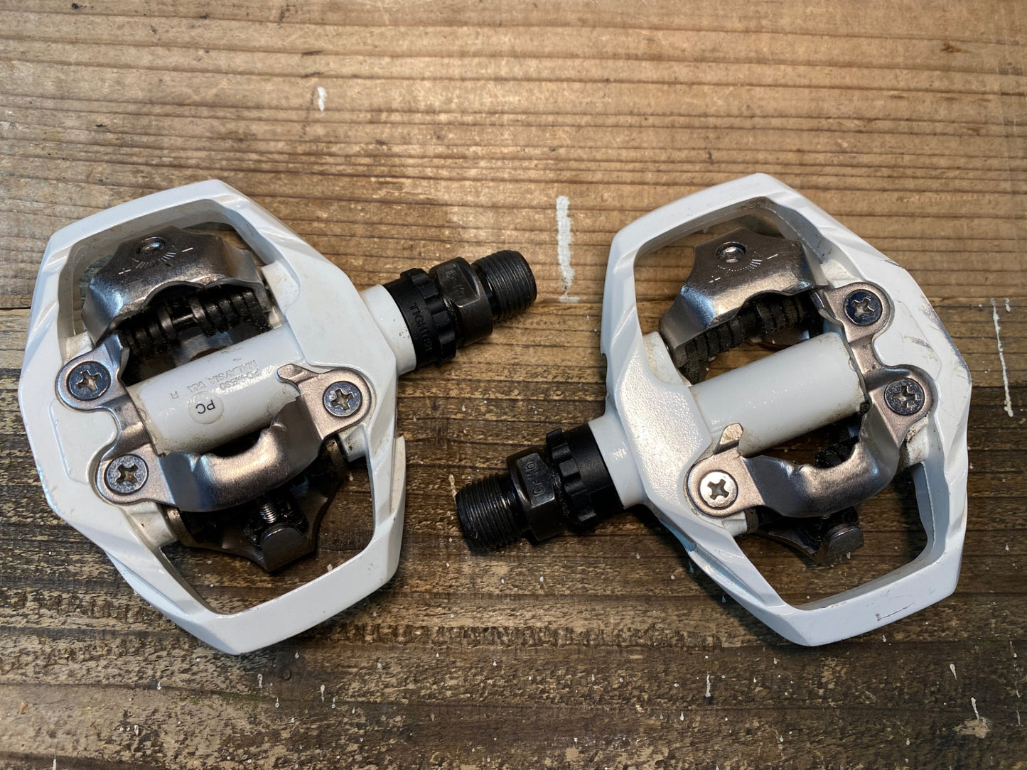 IY292 シマノ SHIMANO PD-M530 ビンディングペダル SPD 両面 白