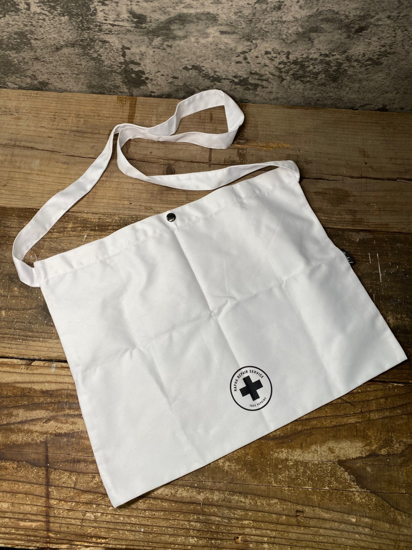 IQ870 ラファ Rapha サコッシュ 白 REPAIR SERVISE