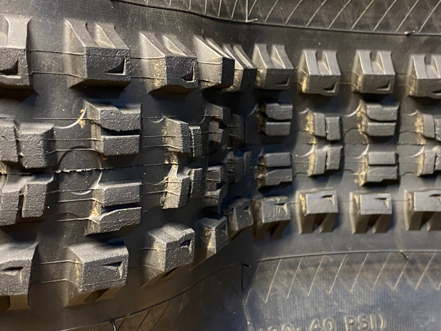 IZ346 IRC タンケン TANKEN 29x2.6HE チューブレスレディ クリンチャータイヤ