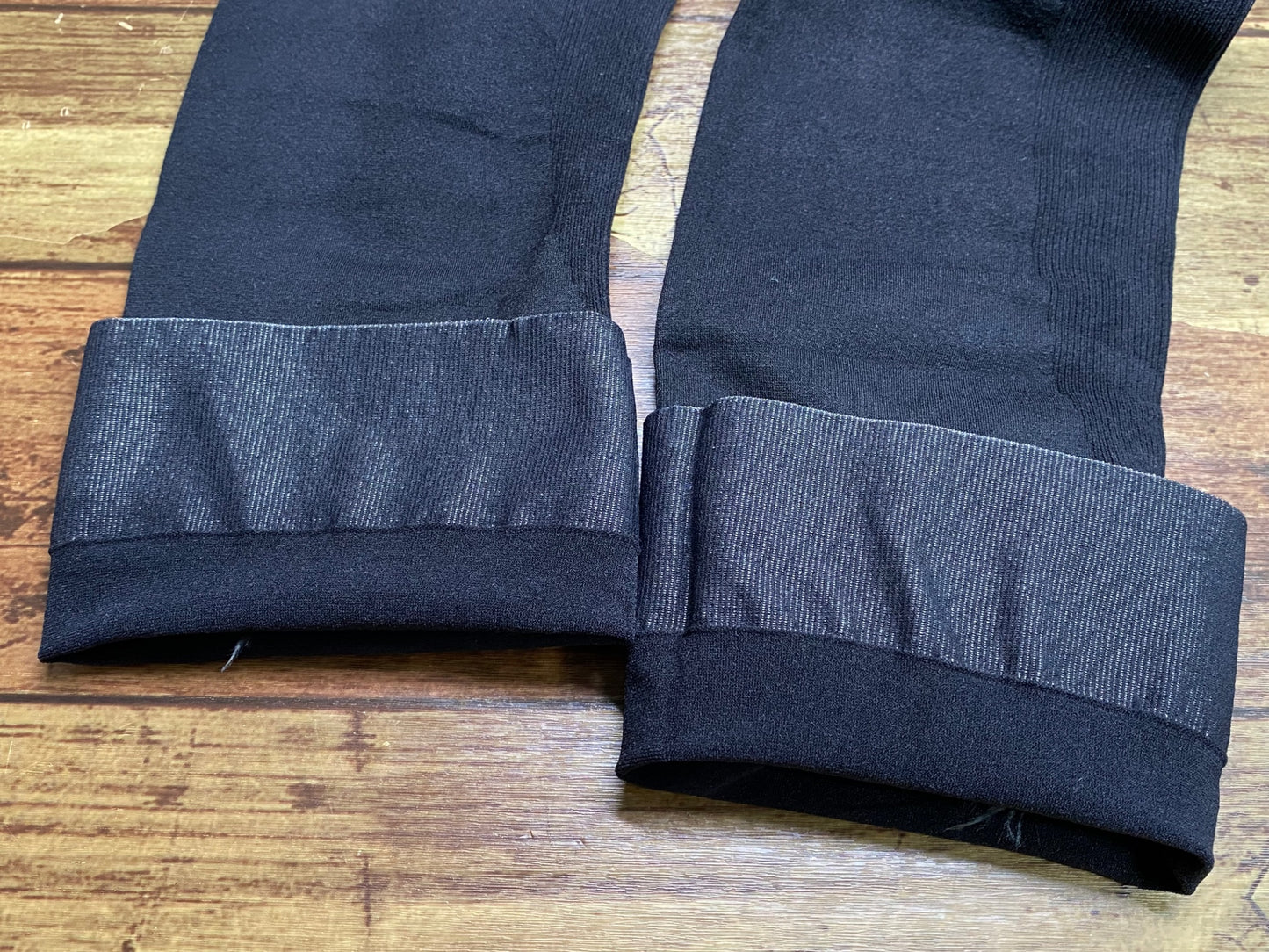 IV881 ジャイアント GIANT SEAMLESS LEG COOLER レッグカバー 黒 S/M