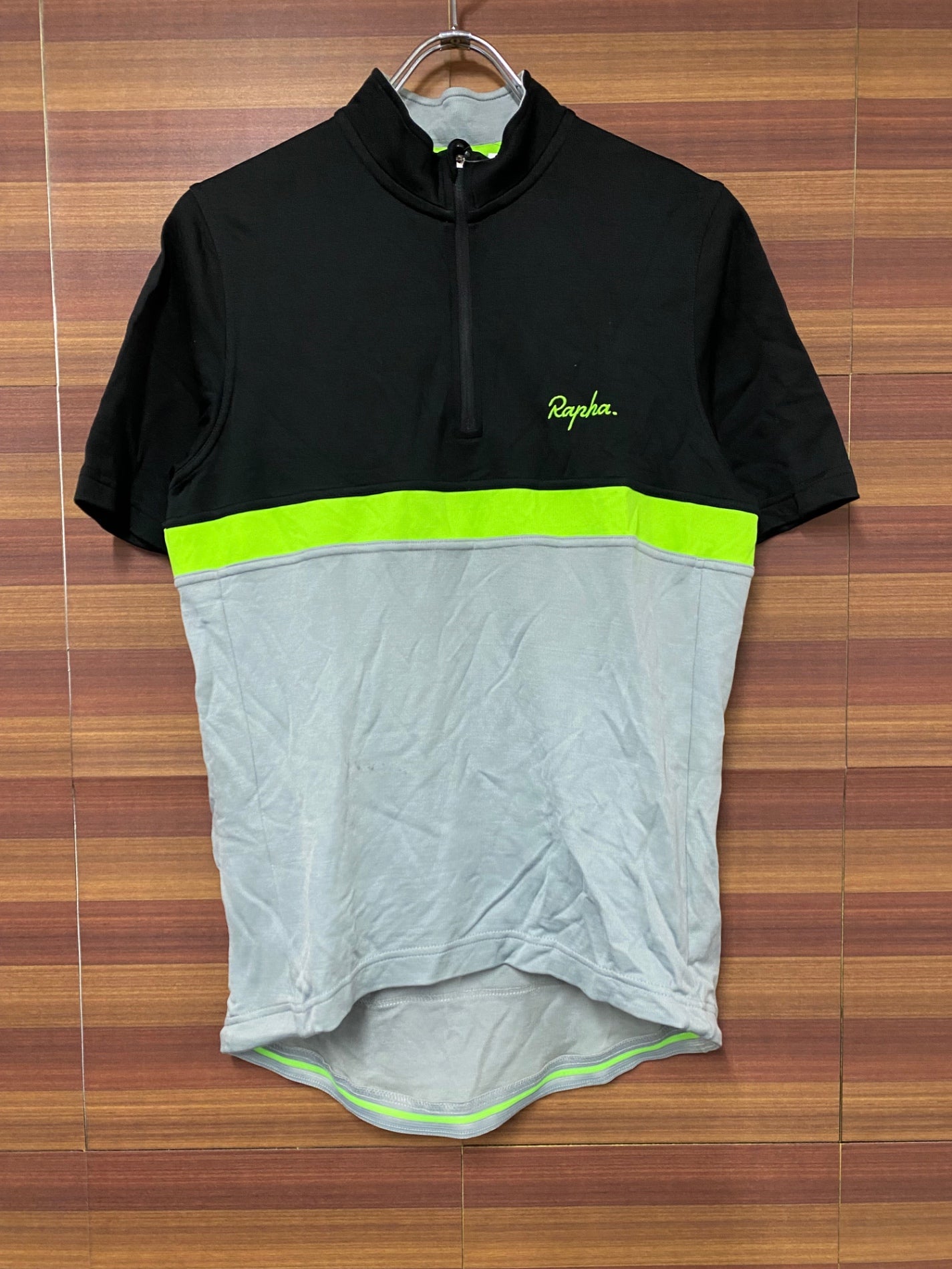 IN613 ラファ Rapha CLUB JERSEY 半袖 サイクルジャージ グレー 黒 黄緑 L ※ほつれ